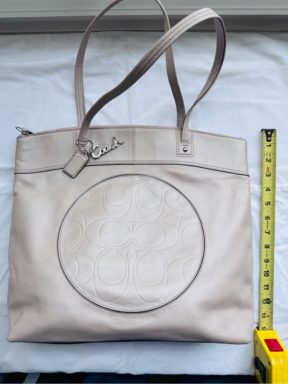 Coach Leather Tote in Light Beige with Signature Circle - Picture 3 of 14
